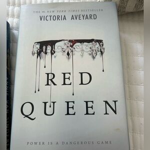 Red Queen by Victoria Aveyard